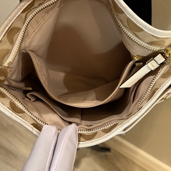 PREOWNED VINTAGE COACH CROSSBODY - Picture 11 of 13